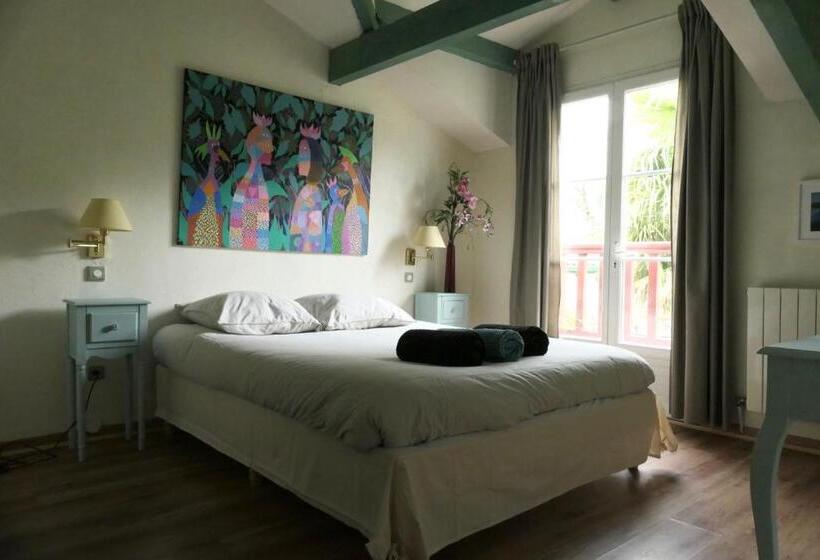 غرفة قياسية حمام مشترك, Eyhera Perkain