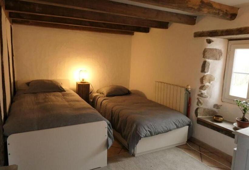 غرفة قياسية مطلّة علي الحديقة, Eyhera Perkain