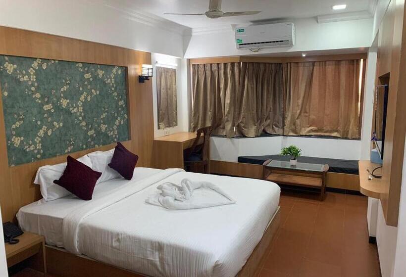 Chambre Familiale Deluxe, Kewal
