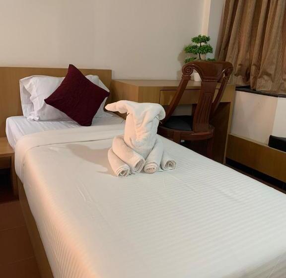 Chambre Familiale Deluxe, Kewal