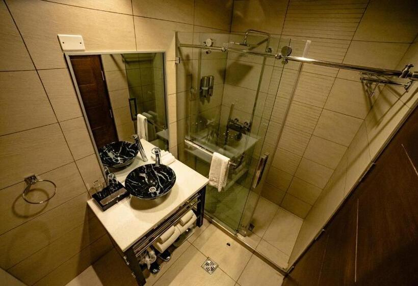 اتاق خانوادگی, La Peonia