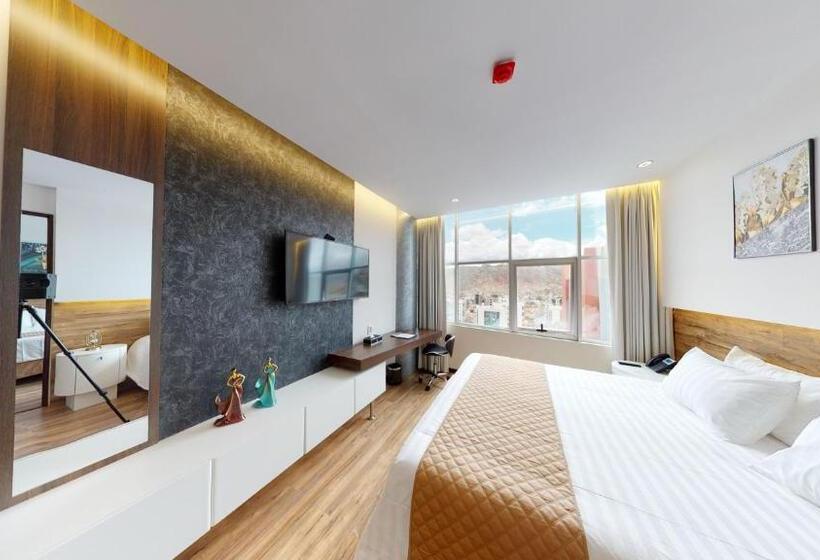 اتاق خانوادگی, La Peonia