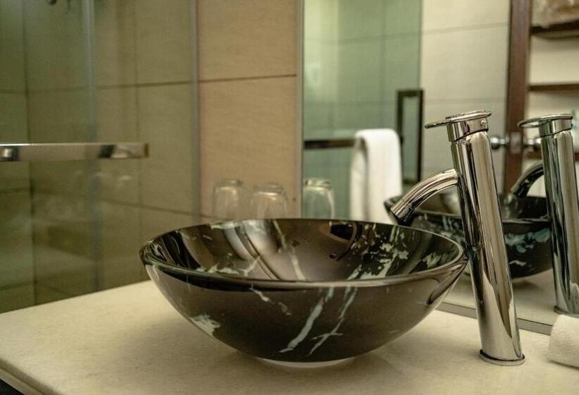 سوییت خانوادگی, La Peonia