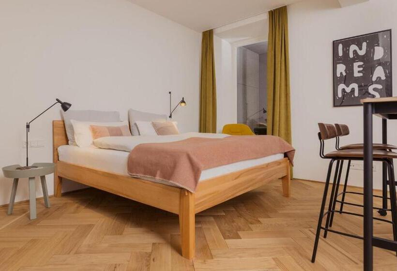 سوییت, Marktbar Studios Boutique Apart