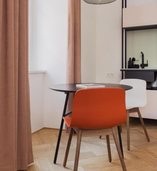 استودیوی سوپریور, Marktbar Studios Boutique Apart