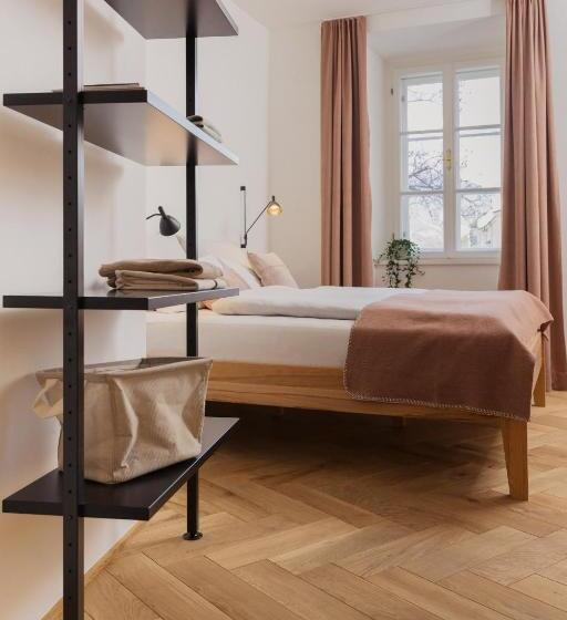 استودیوی سوپریور, Marktbar Studios Boutique Apart