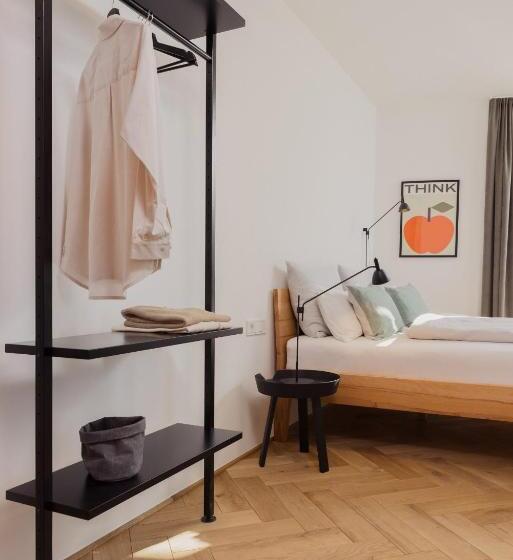 استودیوی سوپریور, Marktbar Studios Boutique Apart