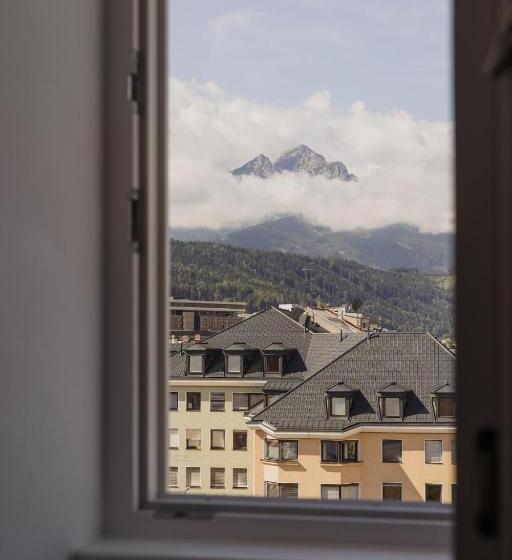 آپارتمان خانوادگی, Marktbar Studios Boutique Apart