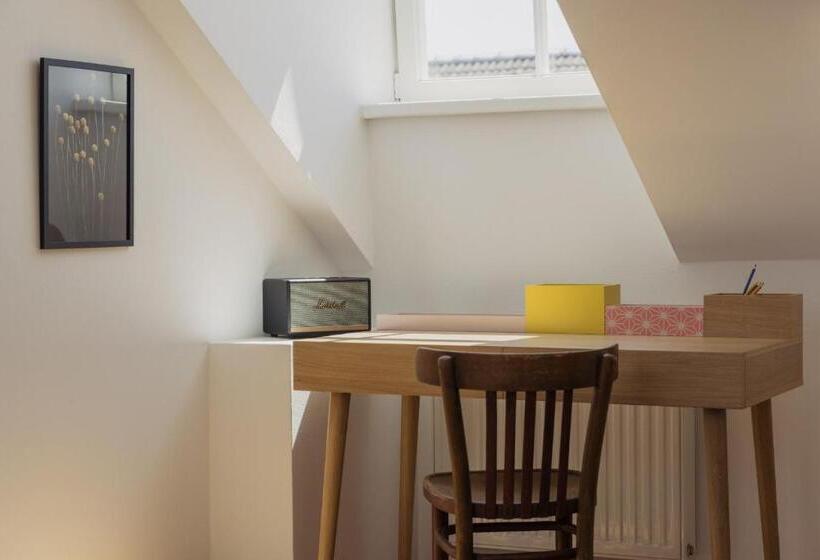 آپارتمان خانوادگی, Marktbar Studios Boutique Apart