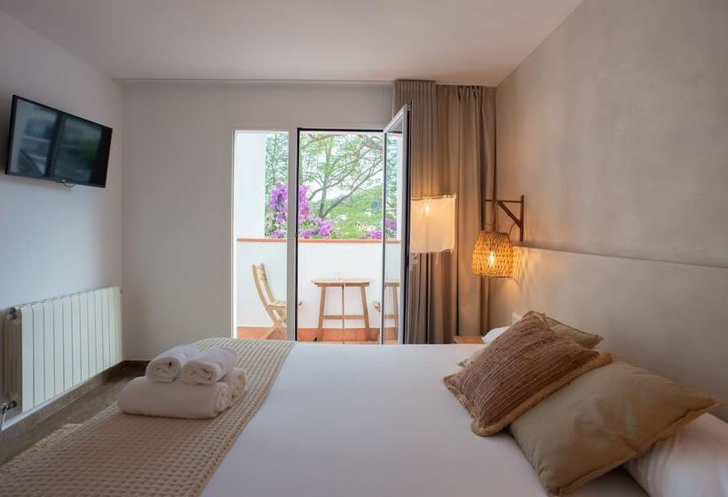 اتاق خانوادگی, Hostal Es Niu De Tamariu