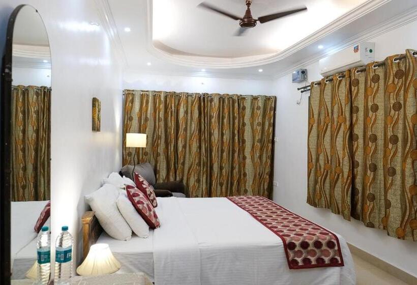 اتاق استاندارد با تخت بزرگ, Shanu S Seaside Inn A Guesthouse, 100 Metres To Candolim Beach