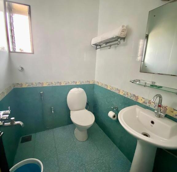 اتاق استاندارد با تخت بزرگ, Shanu S Seaside Inn A Guesthouse, 100 Metres To Candolim Beach