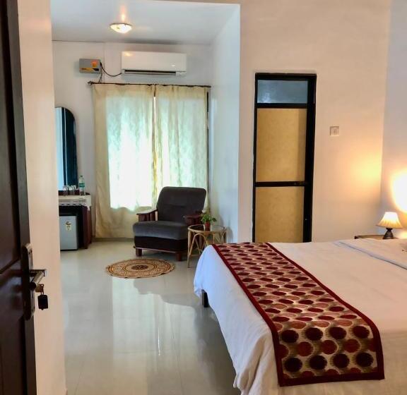 اتاق استاندارد با تخت بزرگ, Shanu S Seaside Inn A Guesthouse, 100 Metres To Candolim Beach