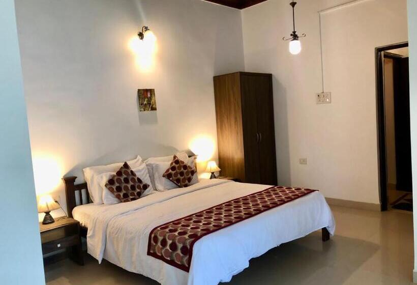 اتاق استاندارد با تخت بزرگ, Shanu S Seaside Inn A Guesthouse, 100 Metres To Candolim Beach