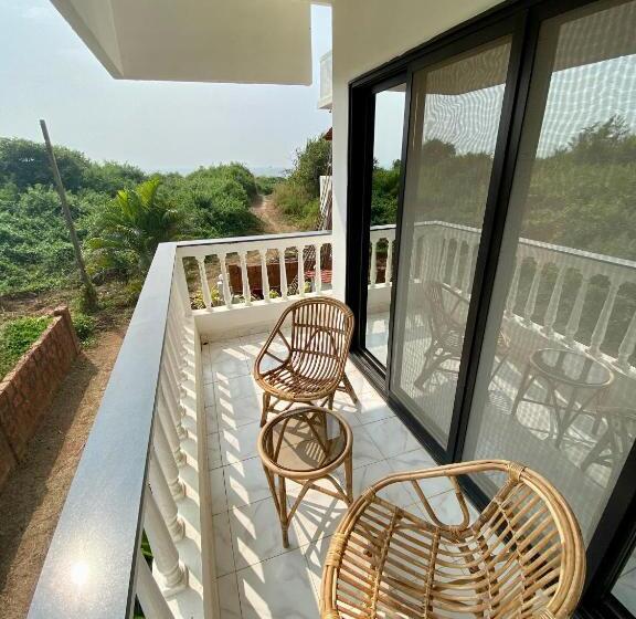 اتاق استاندارد با بالکن, Shanu S Seaside Inn A Guesthouse, 100 Metres To Candolim Beach