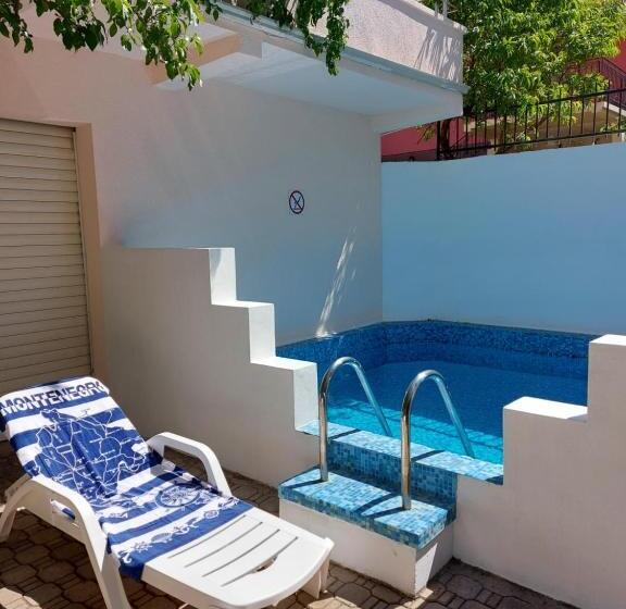 سوییت خانوادگی, Villa Lyudmila