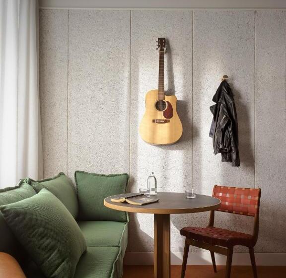 اتاق استاندارد پلاس, Ace Hotel Sydney