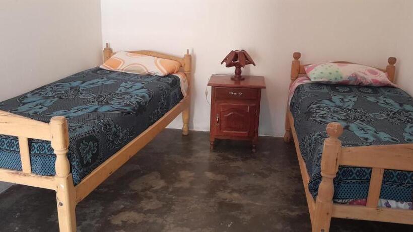 带共用浴室的标准房间, Hostal Lupita