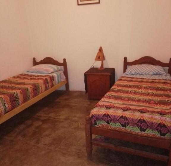 带共用浴室的标准房间, Hostal Lupita