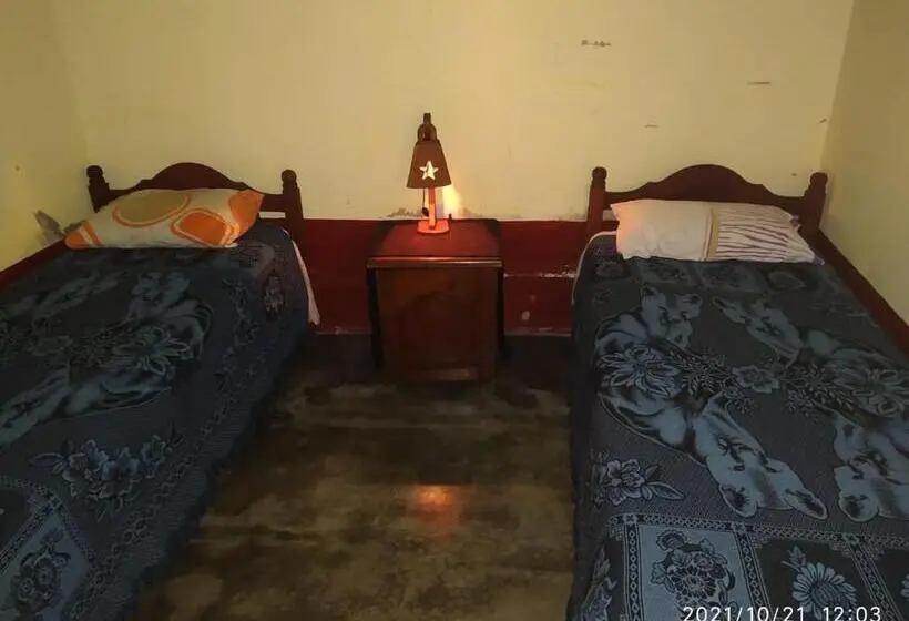 バス共有のスタンダードルーム, Hostal Lupita