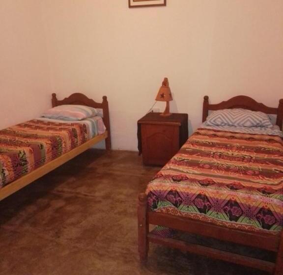 带共用浴室的标准房间, Hostal Lupita