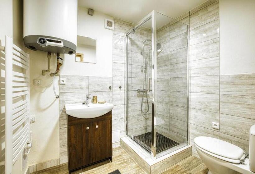 سوئیت با تخت بزرگ, Apartmány Pod šerákem