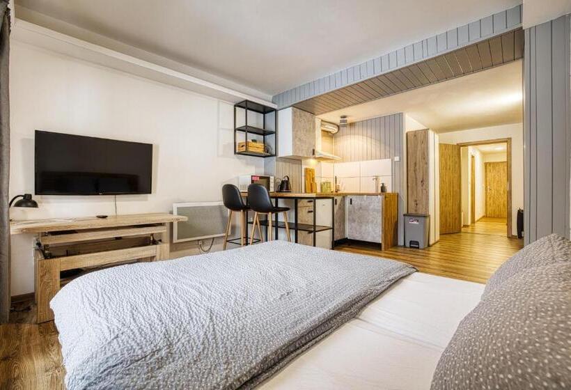 سوئیت با تخت بزرگ, Apartmány Pod šerákem
