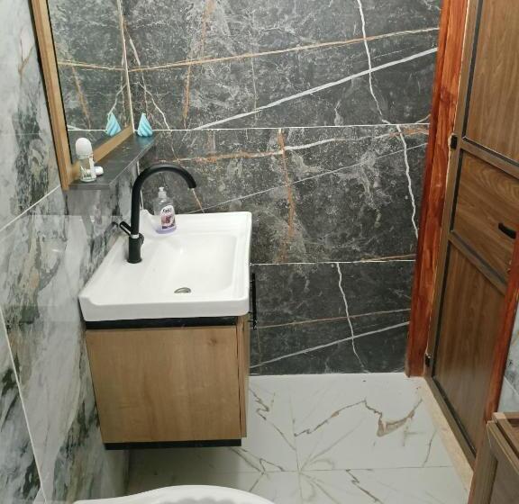 اتاق استاندارد با بالکن, Bnb La Luna Entire Apartment