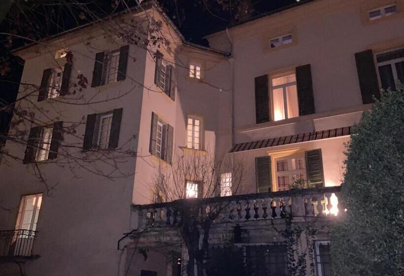 غرفة قياسية سرير كينج, La Tour Yveline