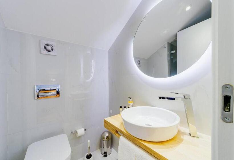 جناح مزود بتراس, Casa De Valcova