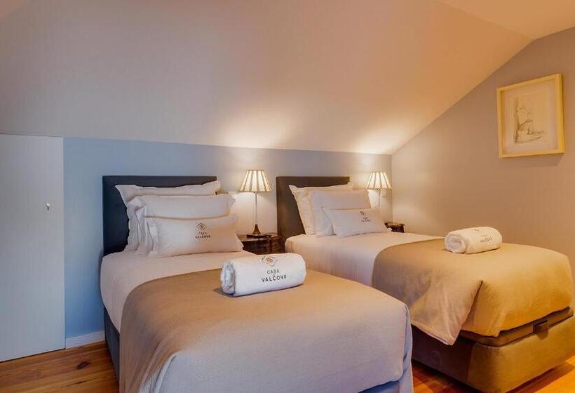 جناح مزود بتراس, Casa De Valcova