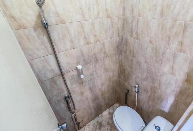 Номер Стандарт, Kartini Guest House Near Alun Alun Probolinggo