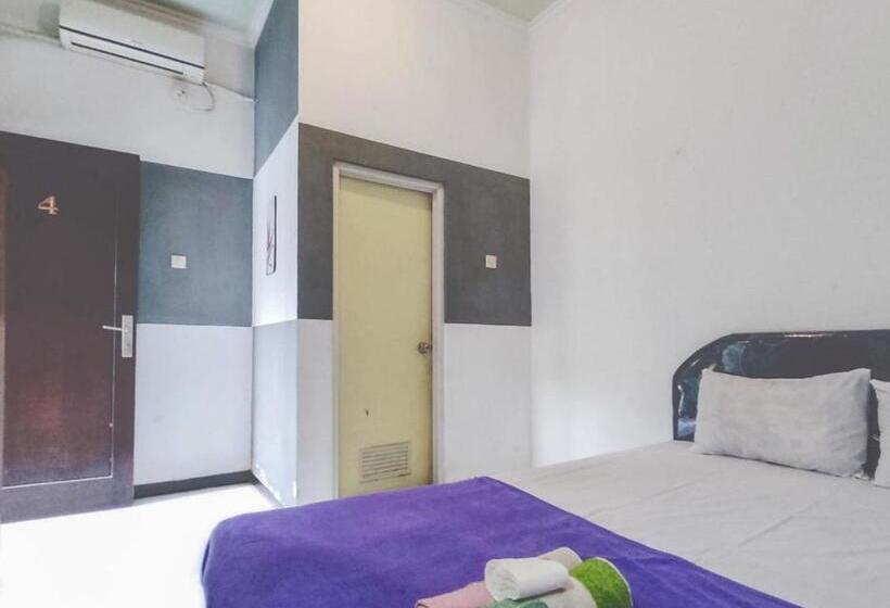 Номер Economy, Kartini Guest House Near Alun Alun Probolinggo