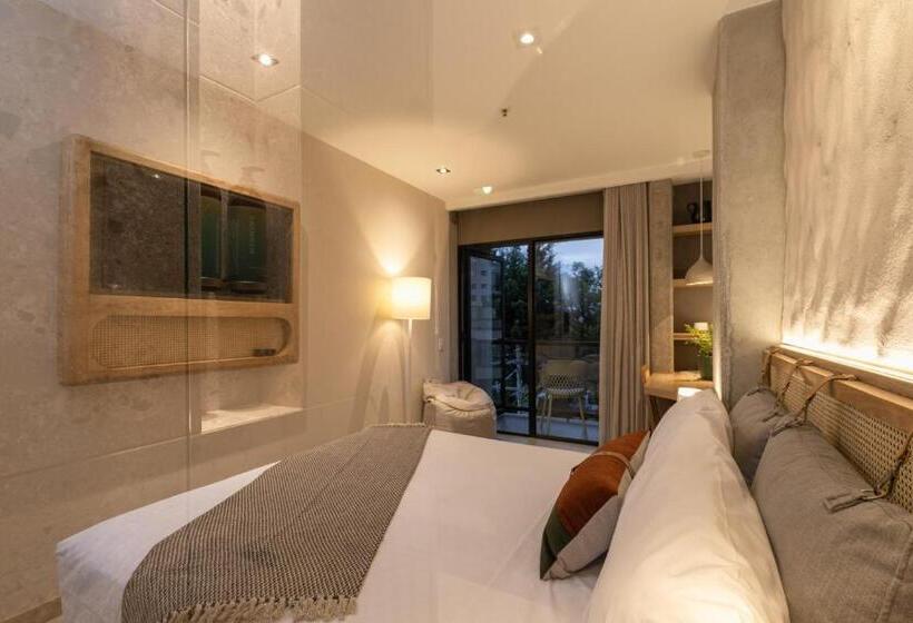 غرفة قياسية مزوَّدة بشُرفة, Landmark