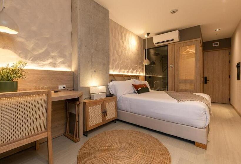 غرفة قياسية مزوَّدة بشُرفة, Landmark