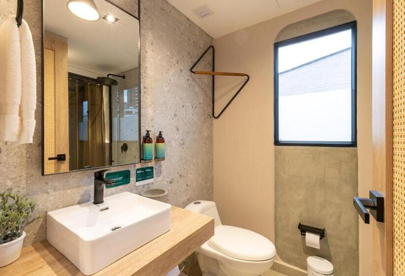 غرفة سوبيريور, Landmark