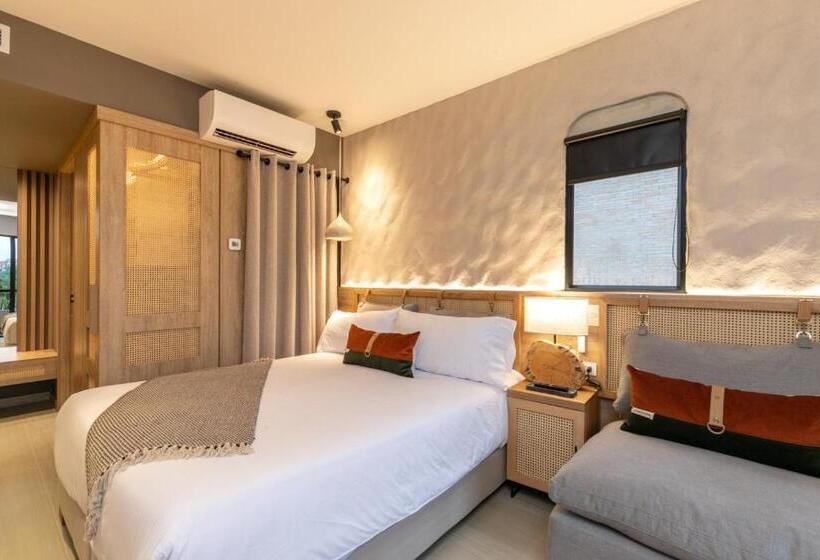 غرفة سوبيريور, Landmark