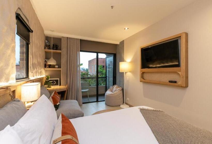 غرفة سوبيريور, Landmark