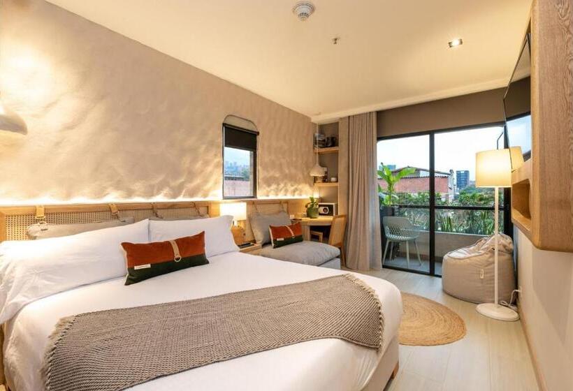 غرفة سوبيريور, Landmark