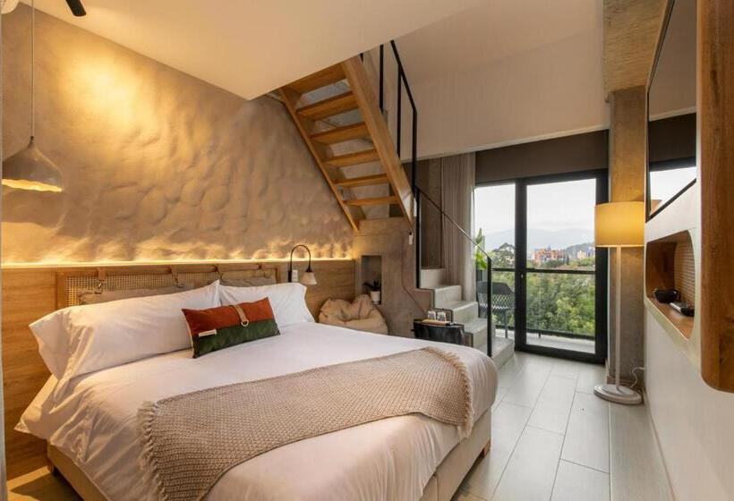 جناح جونيور ديلوكس, Landmark