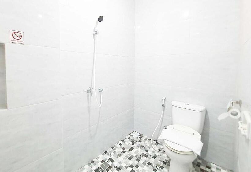 חדר סופריור, Reddoorz Syariah At Jalan Godean