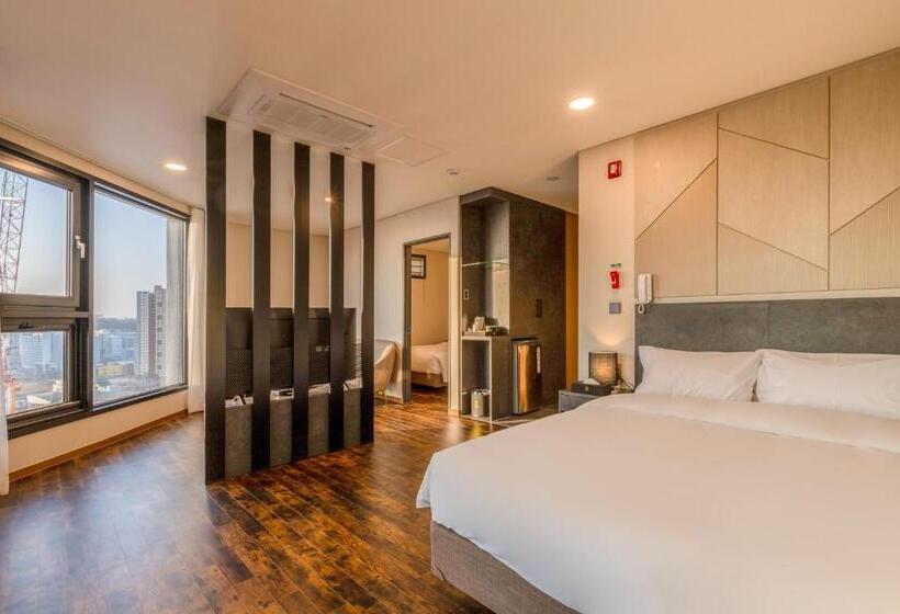 Family Suite, Urban Est