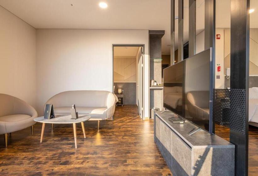 Family Suite, Urban Est