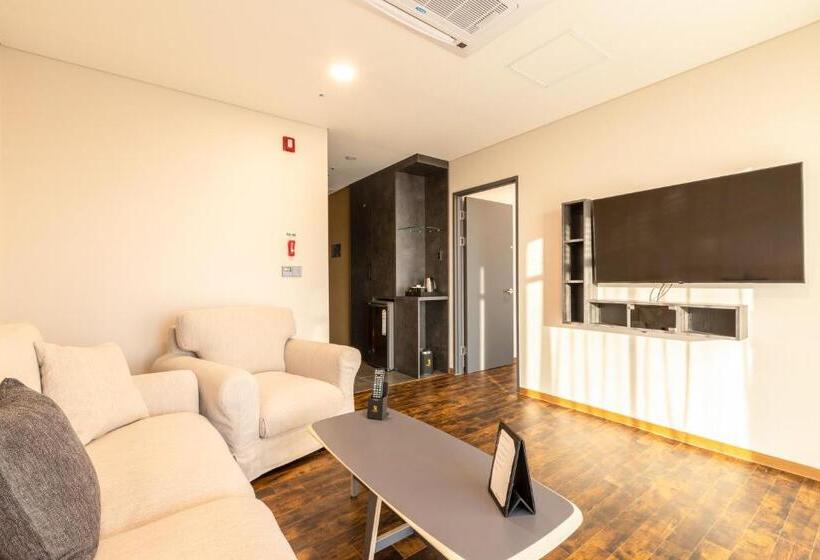 Номер Deluxe с Балконом, Urban Est