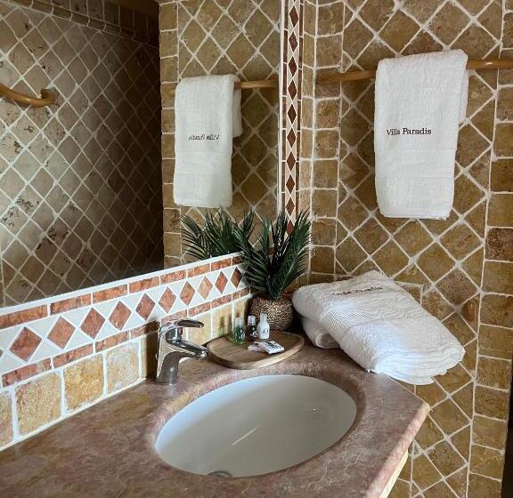 غرفة ديلوكس مطلّة علي البحر, Villa Paradis