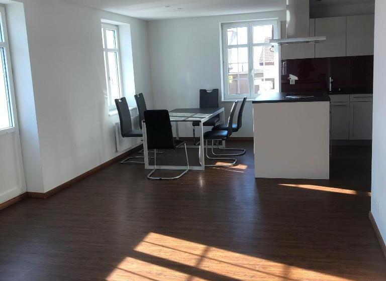 דירת שלושה חדרים, Walz