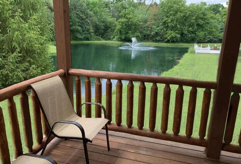 Family Suite, Waterview Lodge By Amish Country Lodging