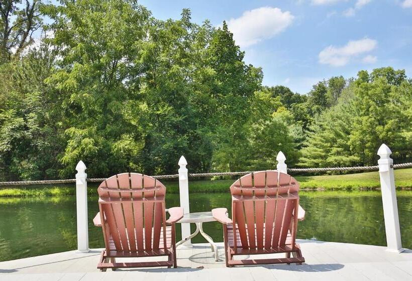 Family Suite, Waterview Lodge By Amish Country Lodging