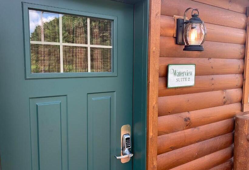 Family Suite, Waterview Lodge By Amish Country Lodging