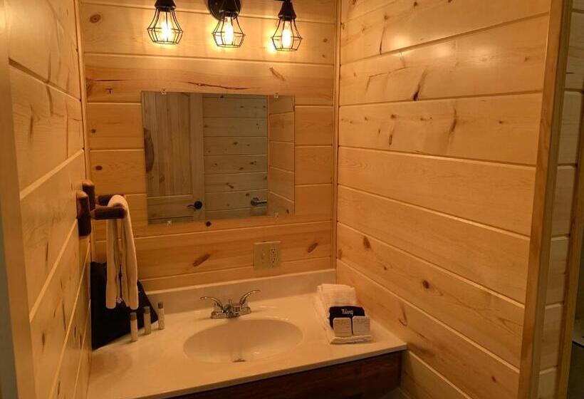 סוויטה עם ג'קוזי, Waterview Lodge By Amish Country Lodging